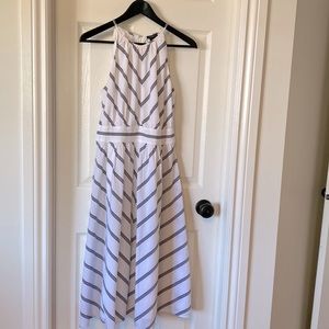 Great fully lined Ann Taylor factory dress! A classic petite A-Line dress.